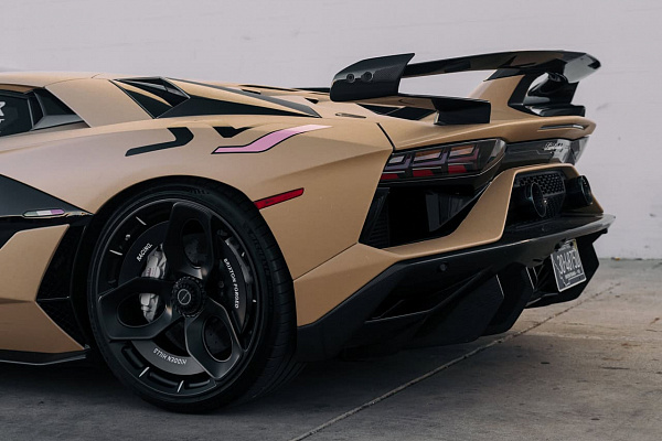 Фото дисков Brixton Forged NC01-R Черный сатин на Lamborghini Aventador