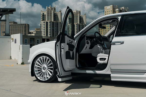 Фото дисков Anrky RF-282 Глянцевый лак на Rolls-Royce Cullinan