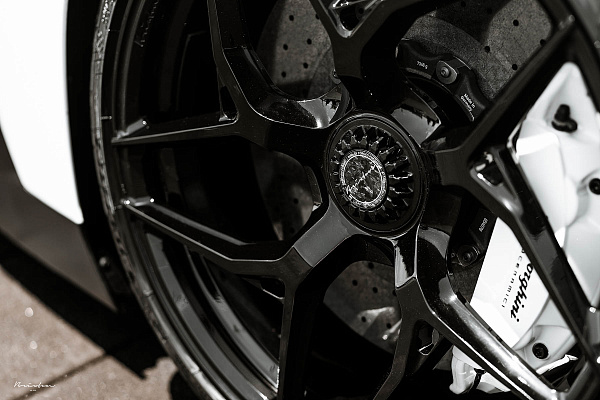 Фото дисков Brixton Forged PF5 Черный глянец на Lamborghini Aventador
