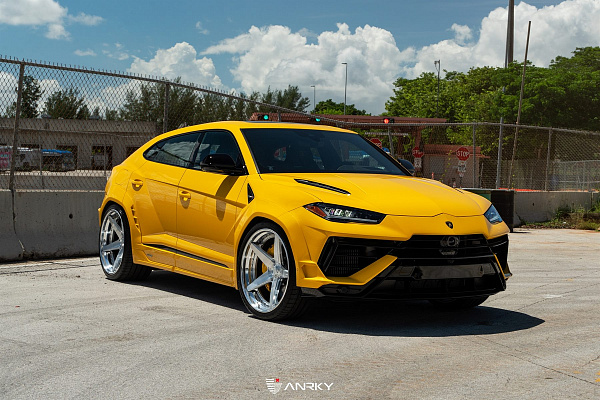 Фото дисков Anrky RS5.3 Глянцевый лак на Lamborghini Urus