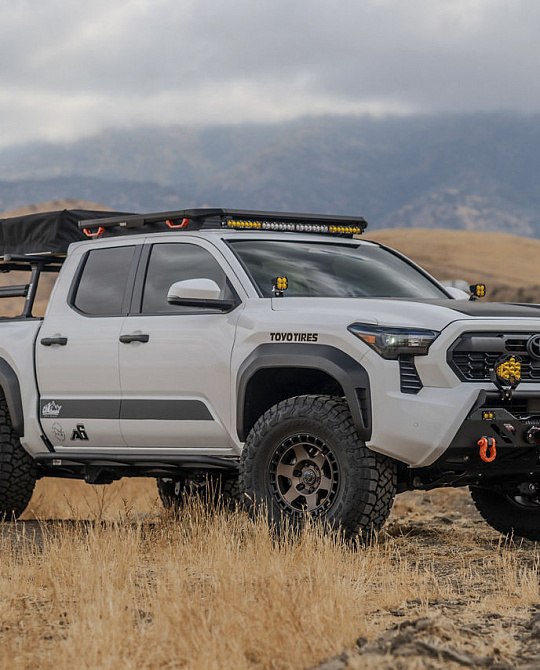 Фото дисков BAHARI Сатиновая темная бронза на  Toyota Tacoma IV