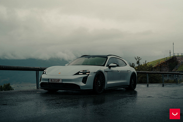 Фото дисков Vossen HF-8 Черный глянец на Porsche Taycan I