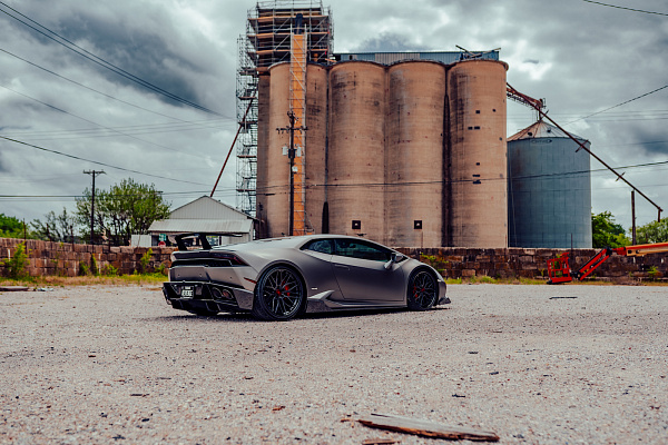 Фото дисков Strasse Wheels SV10M Deep Concave FS Другой цвет на Lamborghini Huracan