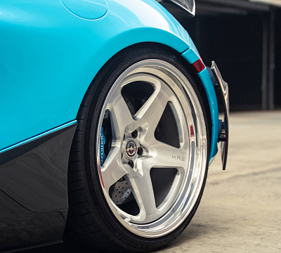 Фото дисков HRE 527 на McLaren 720S