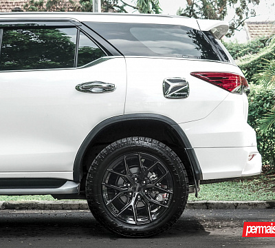 Фото дисков Vossen HF6-4 на Toyota Fortuner II