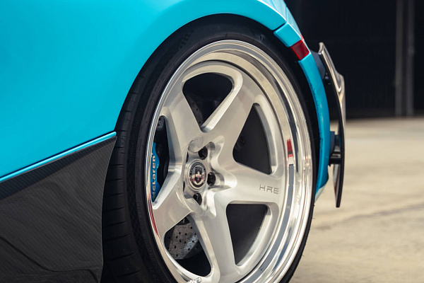 Фото дисков HRE 527 Глянцевый лак на McLaren 720S