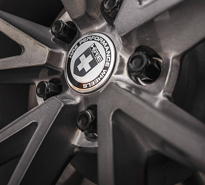 Фото дисков HRE P204 на Tesla Model X