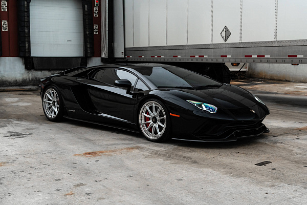 Фото дисков HRE S104SC Глянцевый лак на Lamborghini Aventador