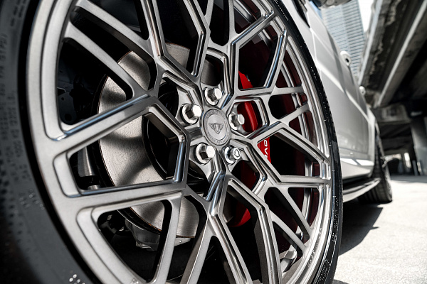 Фото дисков Vossen UV-1 Сатиновый темный лак на Land Rover Range Rover Sport II