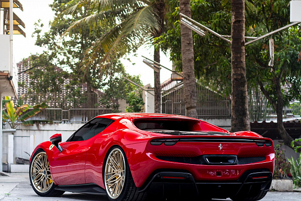 Фото дисков Brixton Forged VL4 Глянцевая шампань на Ferrari 296