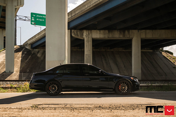 Фото дисков Vossen VFS-2 Черный глянец на Mercedes-Benz S-Class (W222, C217)