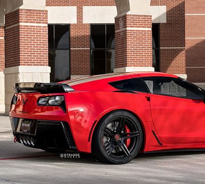 Фото дисков Strasse Wheels SP5R Deep Concave Monoblock на Chevrolet Corvette C7