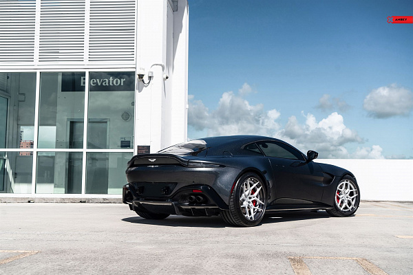 Фото дисков Anrky S3-X4 Сатиновый лак на Aston Martin Vantage 4