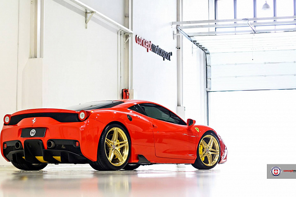 Фото дисков HRE P107 Глянцевое золото на Ferrari 458