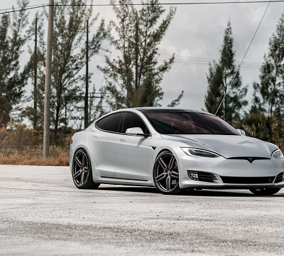 Фото дисков Vossen HF-1 на Tesla Model S