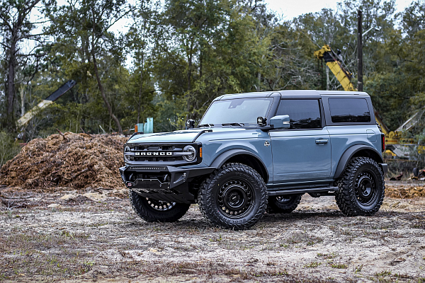Фото дисков Rotiform STL Черный глянец на Ford Bronco