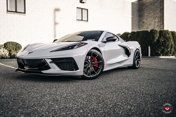 Фото дисков Vossen EVO-2 Глянцевый темный лак на Chevrolet Corvette C8