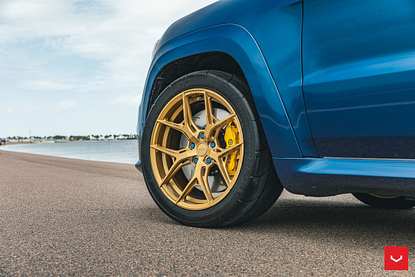 Фото дисков Vossen HF-5 Глянцевое золото на Jeep Grand Cherokee IV