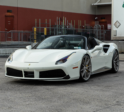 Фото дисков HRE P104SC на Ferrari 488