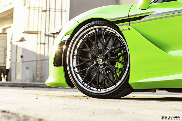 Фото дисков Strasse Wheels SV10M Deep Concave FS Черный глянец на McLaren 720S