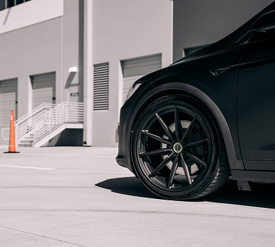 Фото дисков Brixton Forged R11-R на Tesla Model X