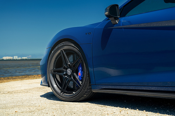 Фото дисков Strasse Wheels SV2 Deep Concave FS Черный сатин на Audi R8 (4S)