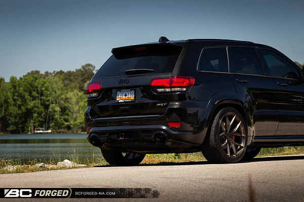 Фото дисков BC Forged RZ21 Глянцевая бронза на Jeep Grand Cherokee IV