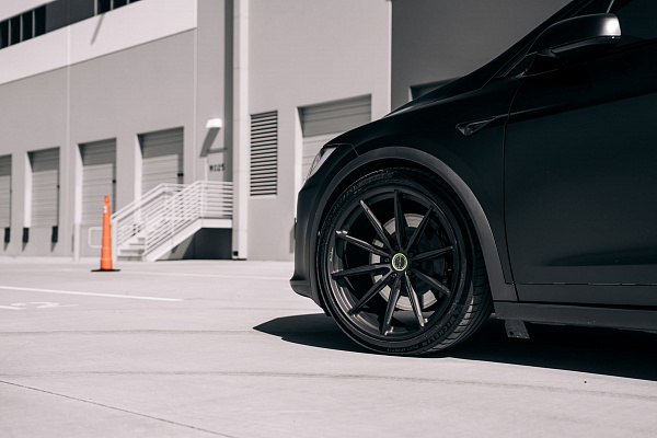 Фото дисков Brixton Forged R11-R Черный матовый на Tesla Model X