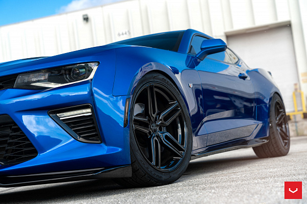 Фото дисков Vossen HF-1 Черный глянец на Chevrolet Camaro VI
