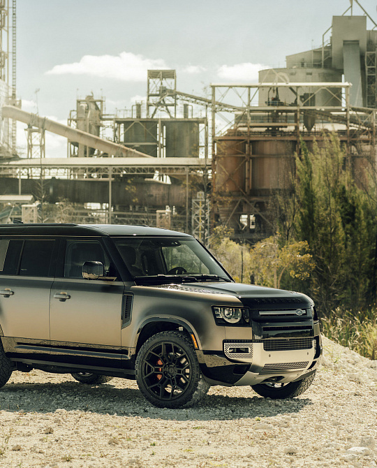 Фото дисков UV-4 Черный сатин на Land Rover Defender II