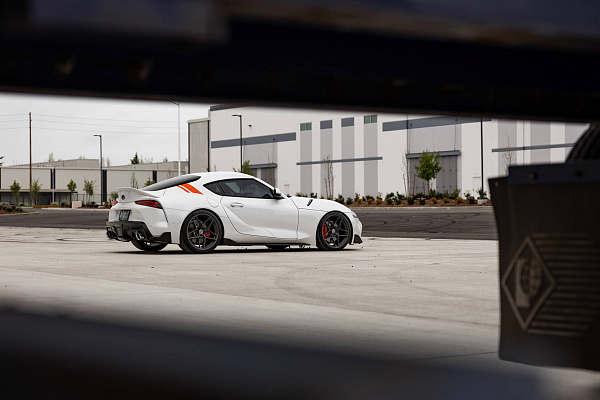 Фото дисков HRE FF11 Сатиновый графит на Toyota Supra A90