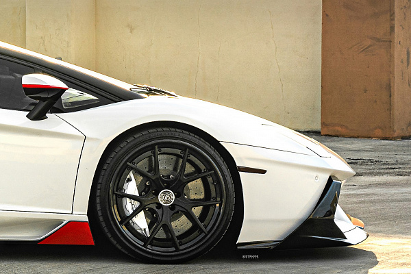 Фото дисков Strasse Wheels SM5R Deep Concave FS Черный сатин на Lamborghini Aventador