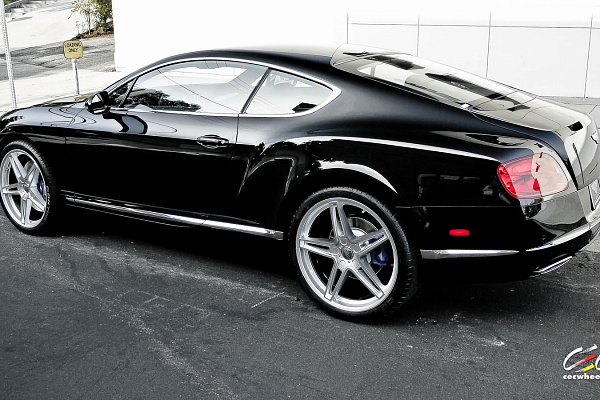 Фото дисков CEC C881 Глянцевый лак на Bentley Continental GT II
