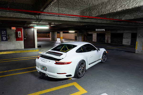 Фото дисков Strasse Wheels SV4 Deep Concave Monoblock Глянцевый графит на Porsche 911 VII