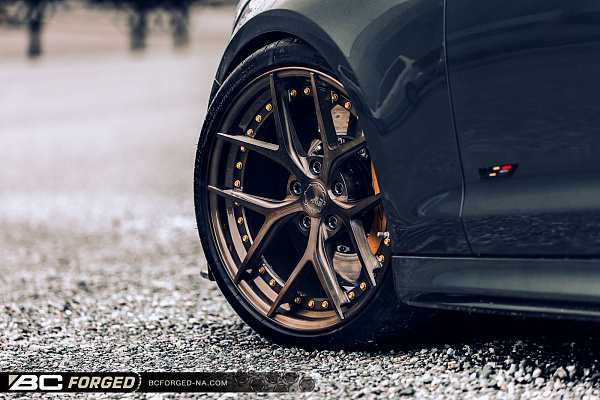 Фото дисков BC Forged HCS21 Глянцевая бронза на Cadillac ATS