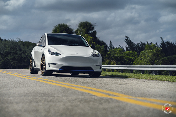 Фото дисков Vossen M-X4T Глянцевое темное золото на Tesla Model Y