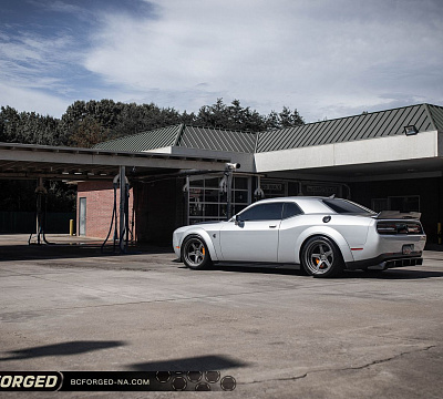 Фото дисков BC Forged LE05 // MLE05 на Dodge Challenger III