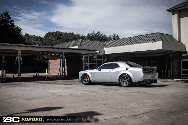 Фото дисков BC Forged LE05 // MLE05 Матовый графит на Dodge Challenger III
