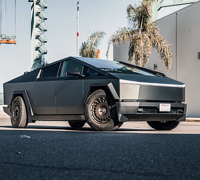 Фото дисков Brixton Forged TR09 AERO1 на Tesla Cybertruck