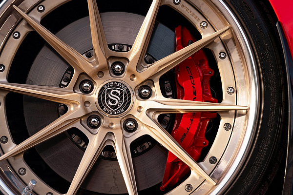 Фото дисков Strasse Wheels SV10 Deep Concave FS Сатиновая шампань на Chevrolet Corvette C8