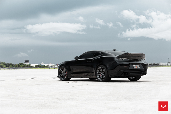 Фото дисков Vossen HF-1 Сатиновый графит на Chevrolet Camaro VI