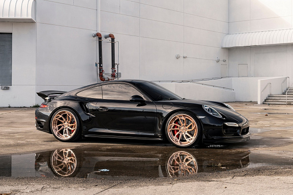 Фото дисков Strasse Wheels SB1 Deep Concave FS Сатиновое золото на Porsche 911 VII