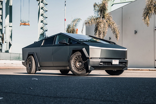 Фото дисков Brixton Forged TR09 AERO1 Другой цвет на Tesla Cybertruck