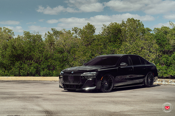 Фото дисков Vossen S17-14 Черный глянец на BMW 7 (G70)