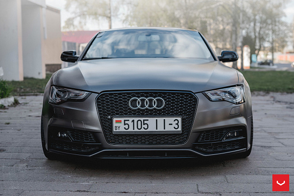 Фото дисков Vossen VFS-2 Черный глянец на Audi A/S/RS 5 (8T)