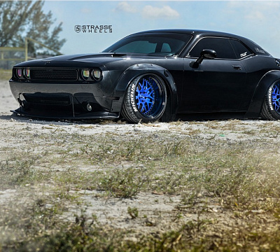 Фото дисков Strasse Wheels SV8 Performance на Dodge Challenger III