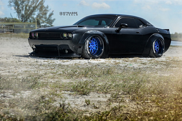 Фото дисков Strasse Wheels SV8 Performance Другой цвет на Dodge Challenger III