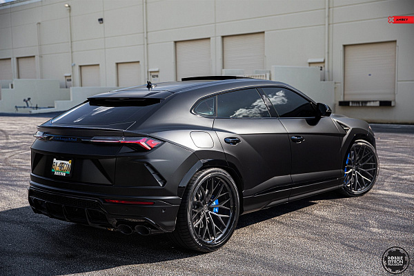 Фото дисков Anrky AN30 Черный сатин на Lamborghini Urus
