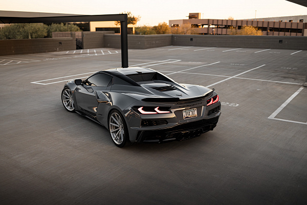 Фото дисков Brixton Forged R11-R Глянцевый лак на Chevrolet Corvette C8