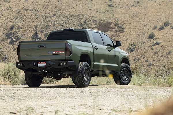 Фото дисков Black Rhino BARRICADE  на Toyota Tundra II